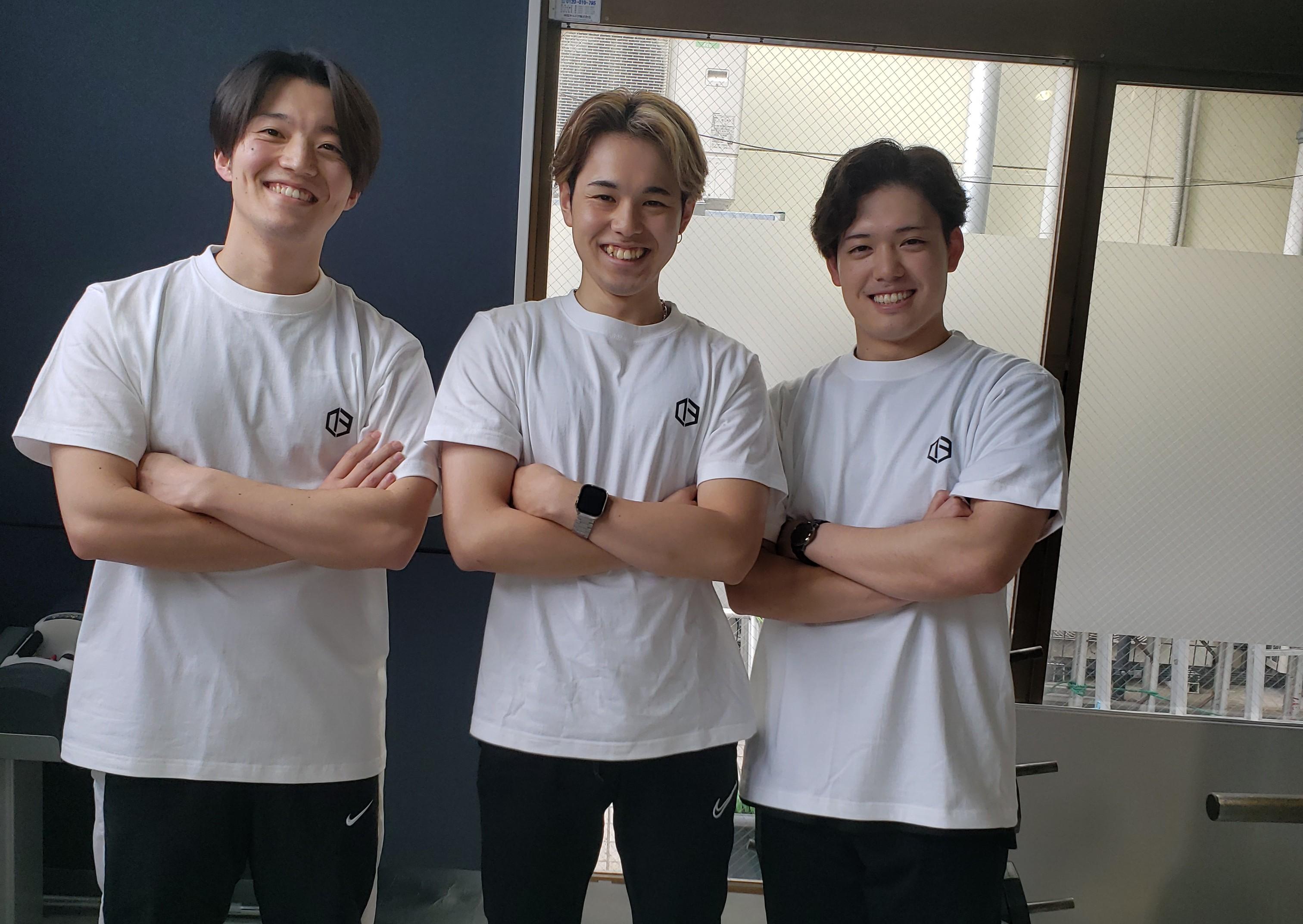 スタジオ03で働くトレーナーの写真です