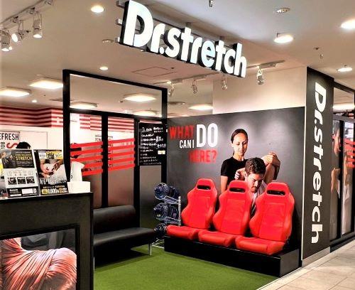 店舗の外観です。スタイリッシュなデザイン。
